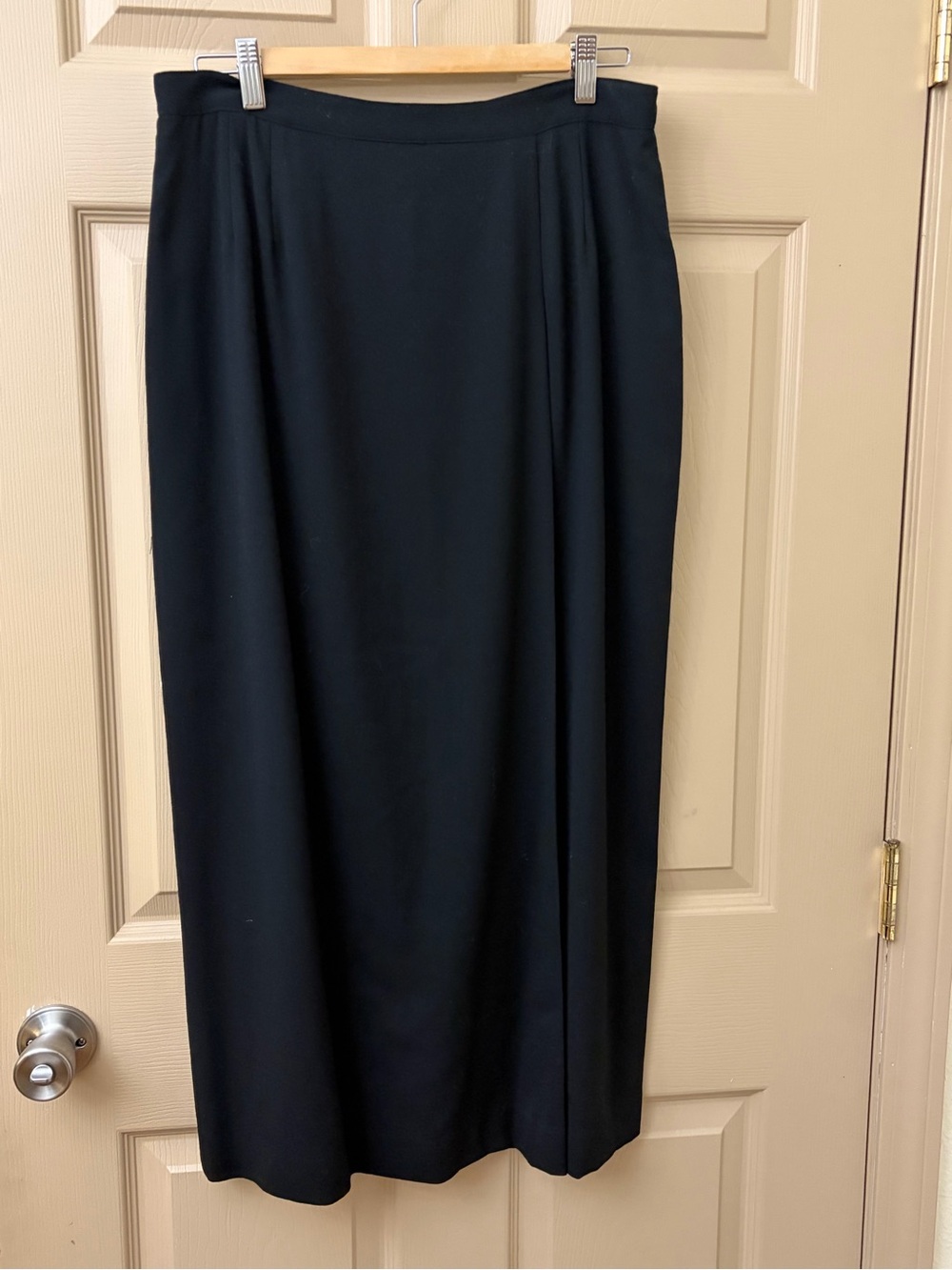 Vintage Elegant Black Women's Wrap Maxi Skirt — Sleek Everyday Style